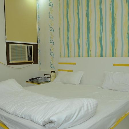 Hotel Paradise Inn Auraiya Bagian luar foto