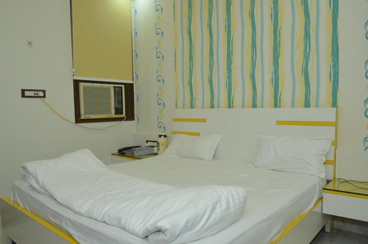 Hotel Paradise Inn Auraiya Bagian luar foto