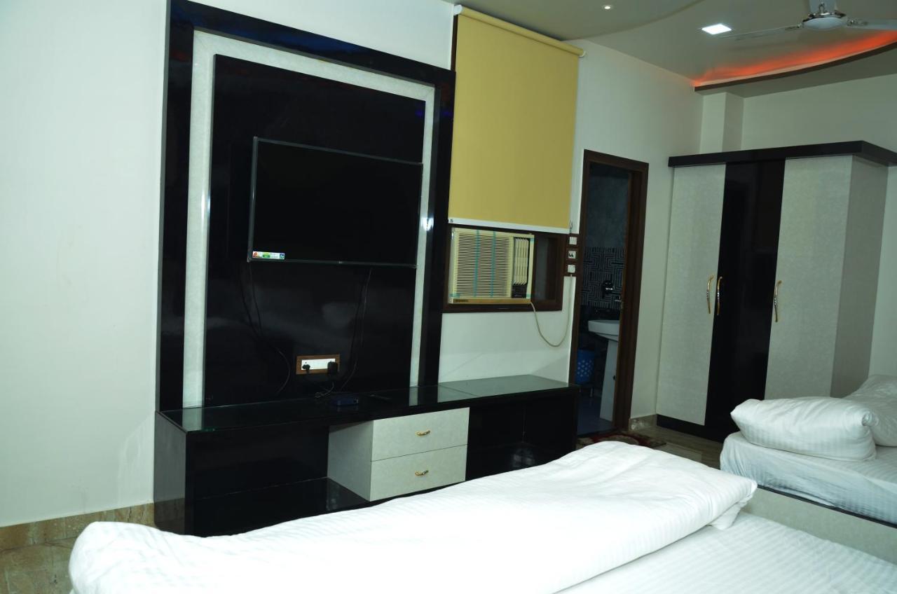 Hotel Paradise Inn Auraiya Bagian luar foto