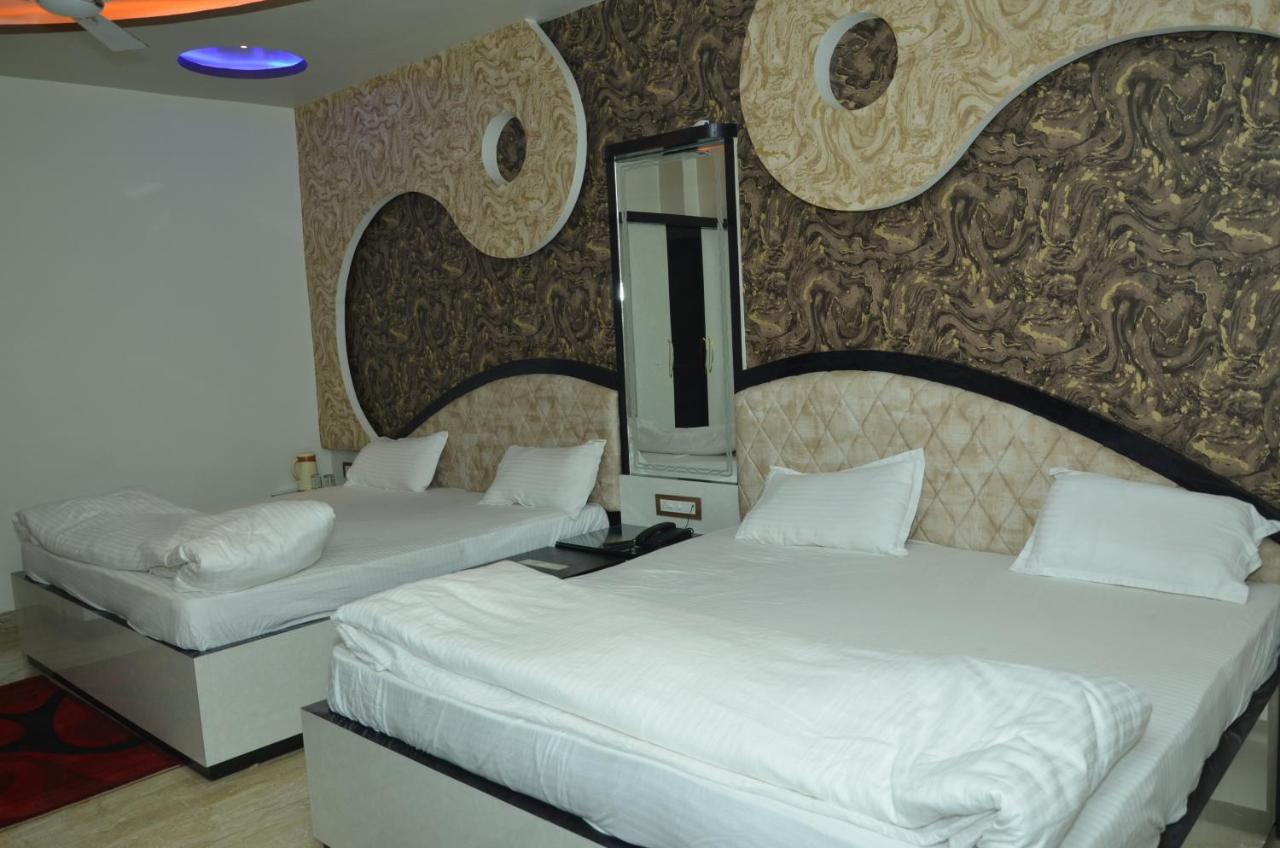 Hotel Paradise Inn Auraiya Bagian luar foto