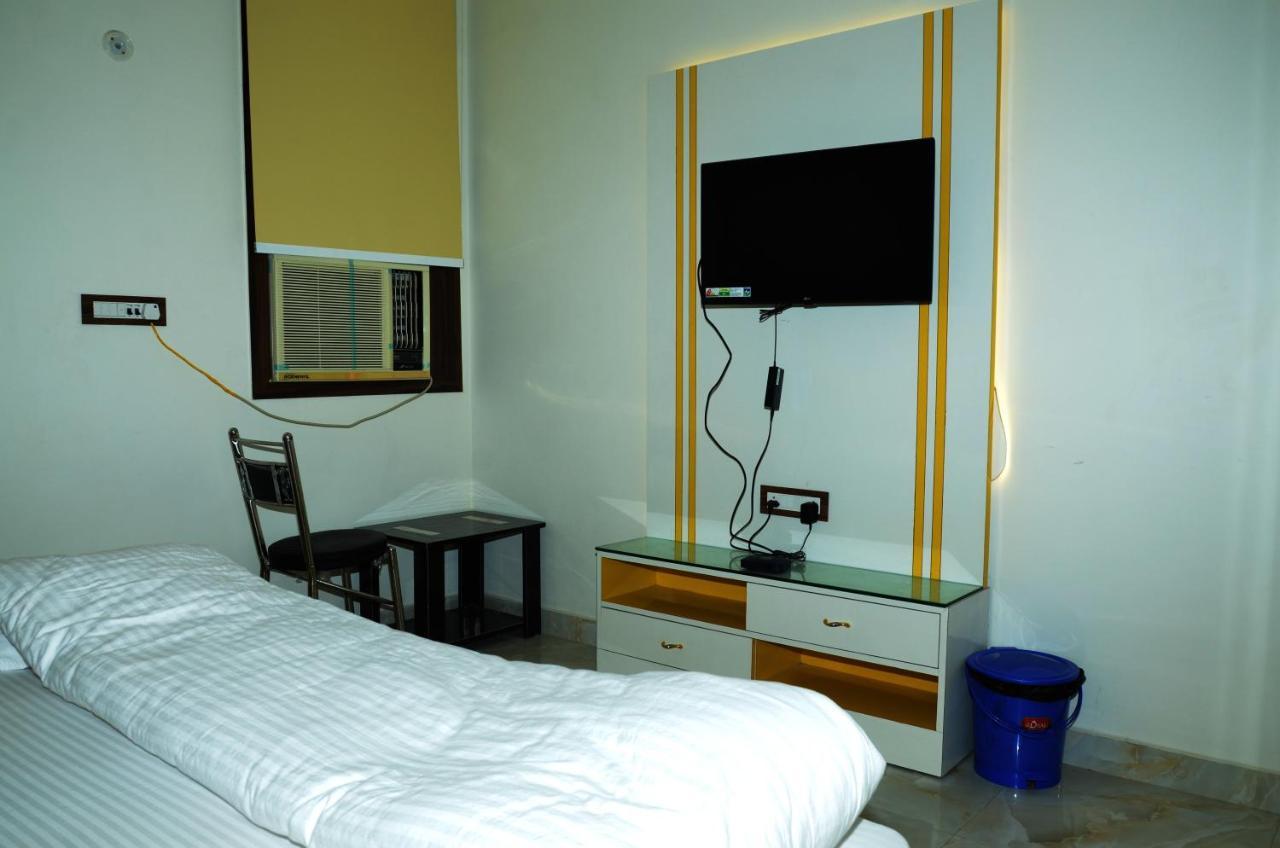 Hotel Paradise Inn Auraiya Bagian luar foto