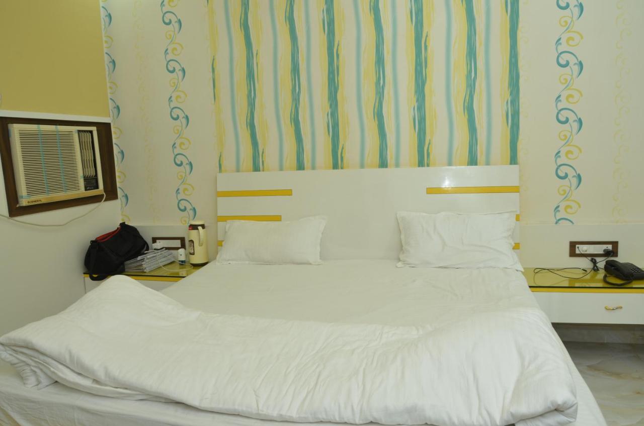 Hotel Paradise Inn Auraiya Bagian luar foto