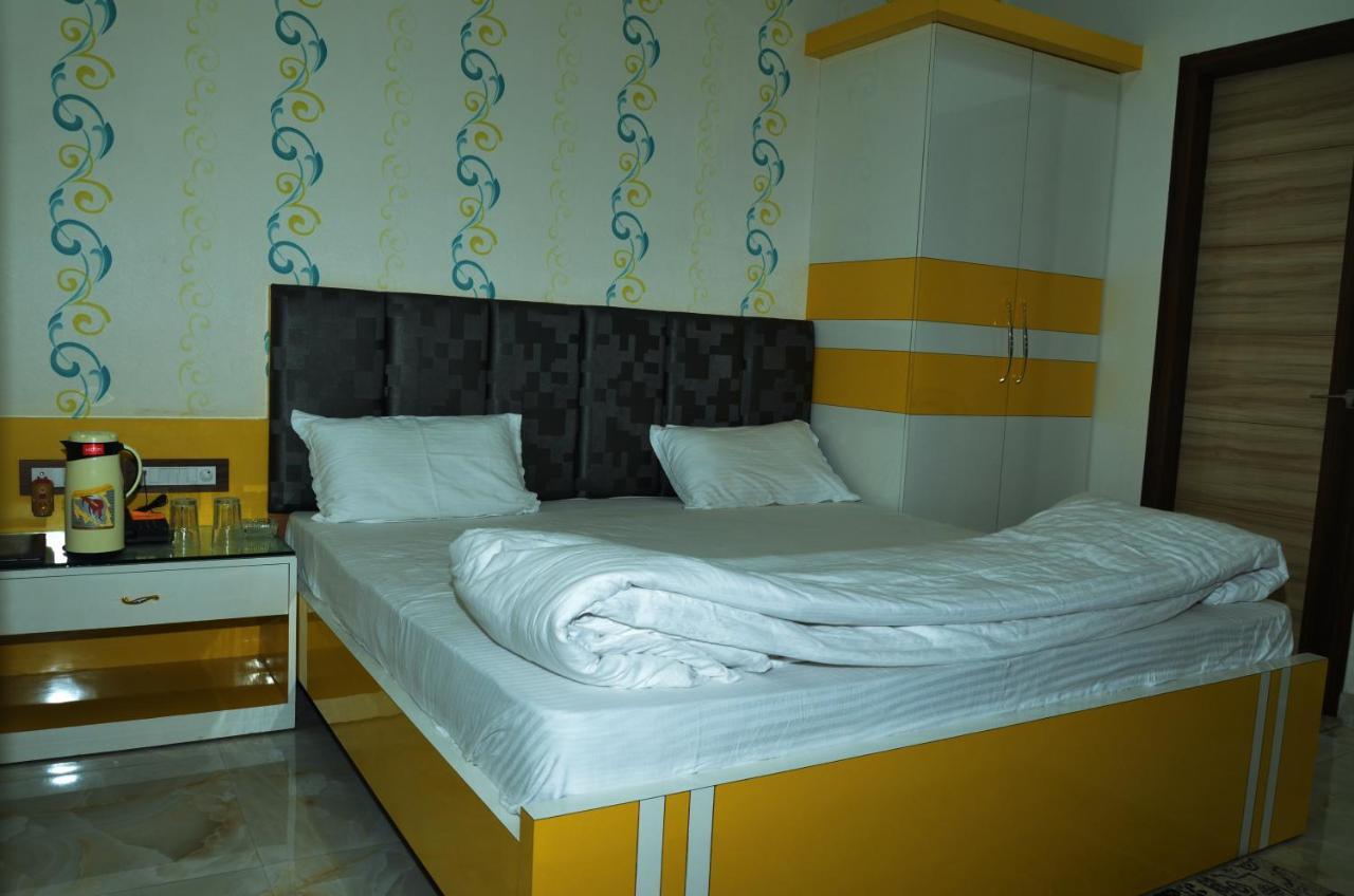 Hotel Paradise Inn Auraiya Bagian luar foto